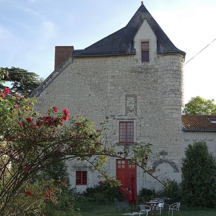 Gite Du Manoir Des Roches Saires Exterior foto