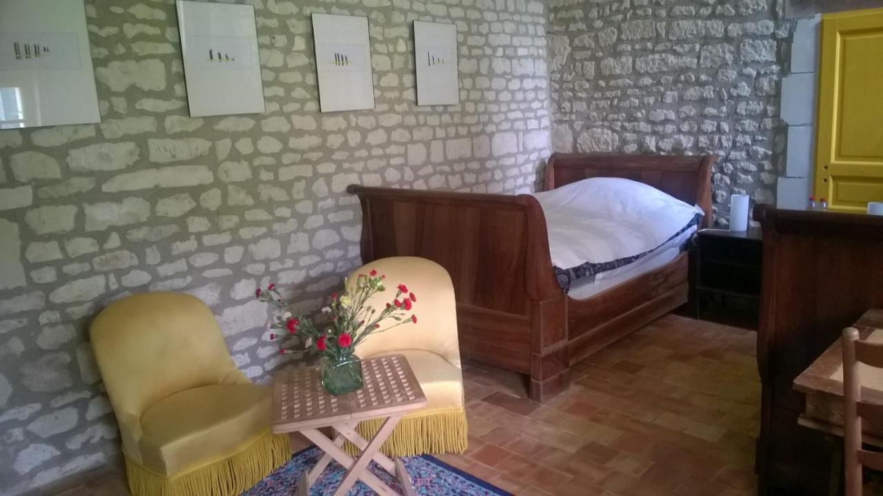 Gite Du Manoir Des Roches Saires Exterior foto