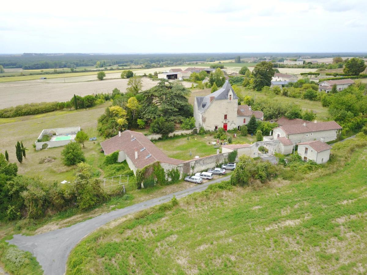 Gite Du Manoir Des Roches Saires Exterior foto